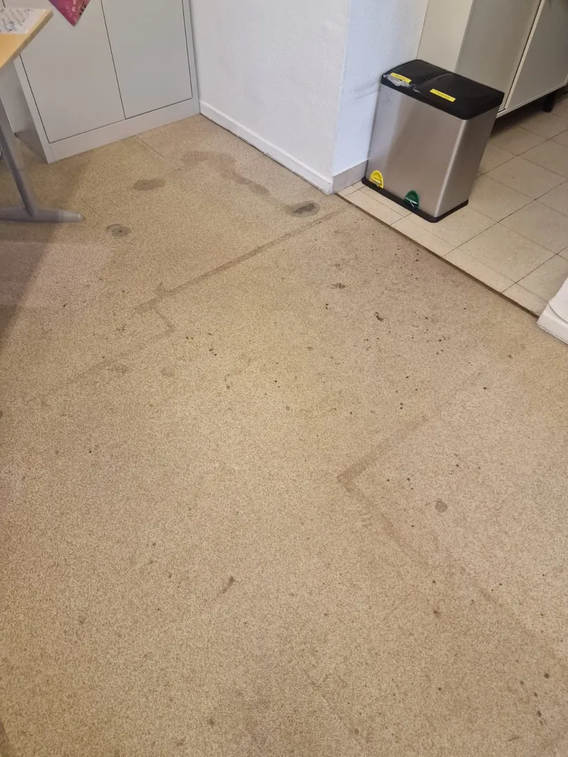 Steinboden im Objekt vorher
