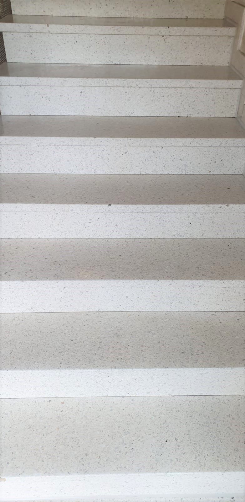 Treppenhaus aus Betonwerkstein nachher